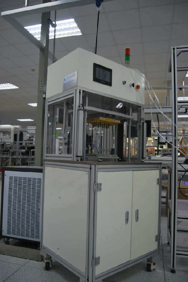 Servo control hot riveting equipment